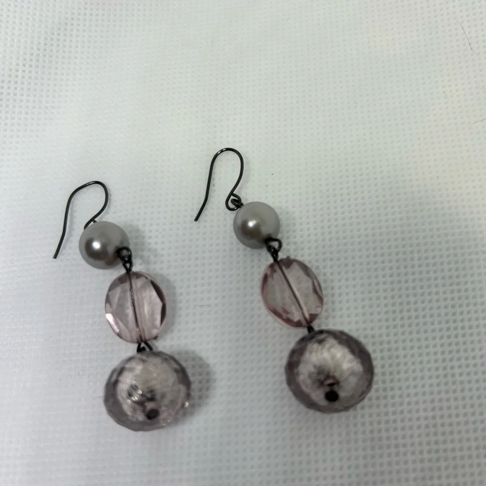 Grey Faux Pearl and Mauve Faceted Glass Bead Drop‎ Earrings Gunmetal Hooks